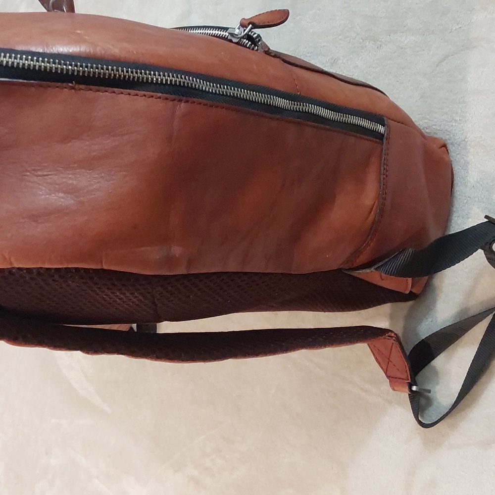 Bugatti Mens leather backpack. - Picture 10 of 16